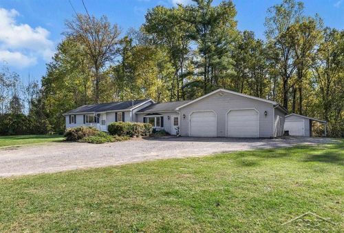 2966 E Degeer Ct, Midland, MI, 48642-8253 | Card Image