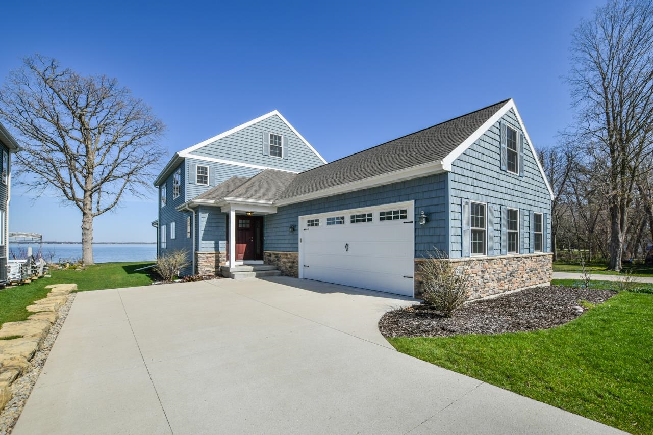 Tracy Ln, Stoughton, WI 53589