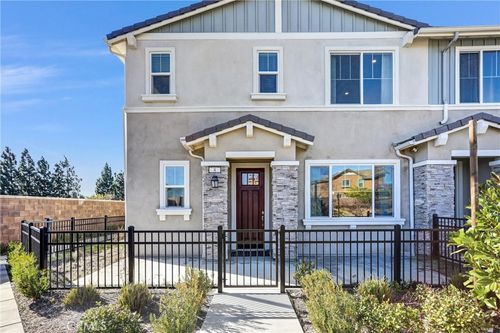 unit-8-16681 Wyndham Ln, Fontana, CA, 92336-6152 | Card Image