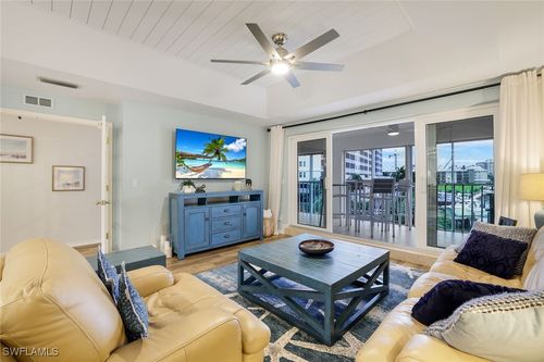 1-302-9101 Vanderbilt Dr, NAPLES, FL, 34108-2308 | Card Image