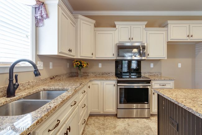 Kitchen | Image 12