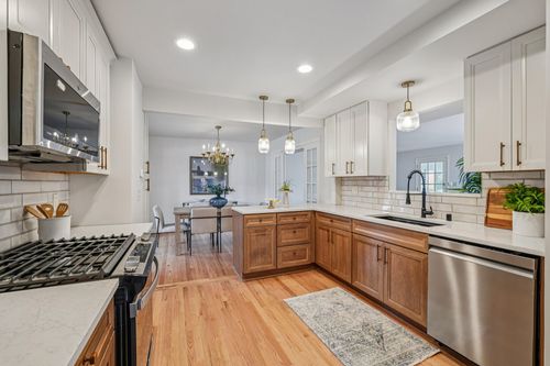 2360 N 83rd St, Wauwatosa, WI, 53213-1006 | Card Image