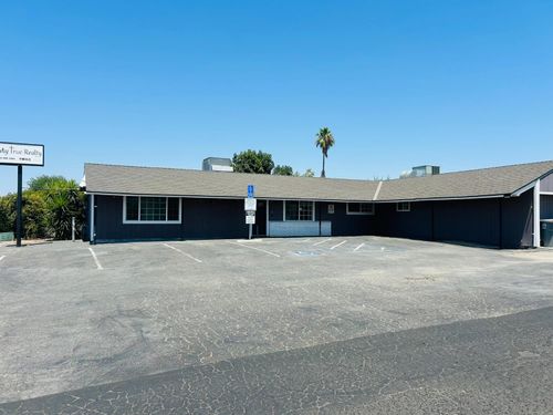 80 Academy Ave, Sanger, CA, 93657-2106 | Card Image