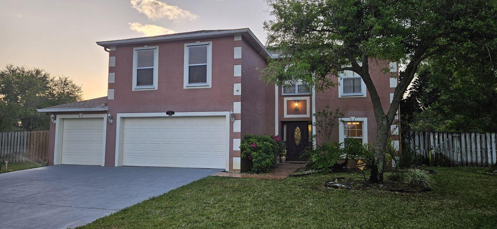 Sorento Cir, Melbourne, FL 32904
