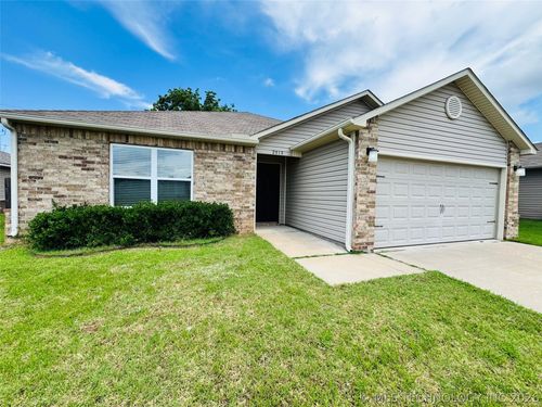 2810 Pittsburg St, Broken Arrow, OK, 74014-5042 | Card Image