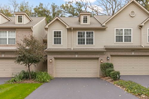 2741-2741 Cobblestone Dr, Crystal Lake, IL, 60012-2605 | Card Image