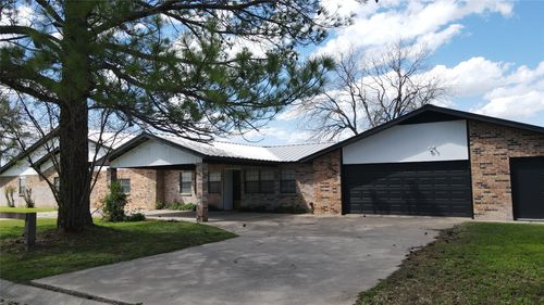 133 Shenandoah Dr, Comanche, TX, 76442-1819 | Card Image