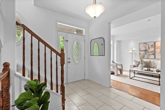 182 Meandering Brook Dr, House attached with 4 bedrooms, 4 bathrooms and 2 parking in Gloucester ON | Image 6