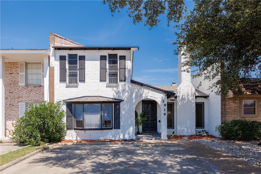 Shelley St, Kingsville, TX 78363