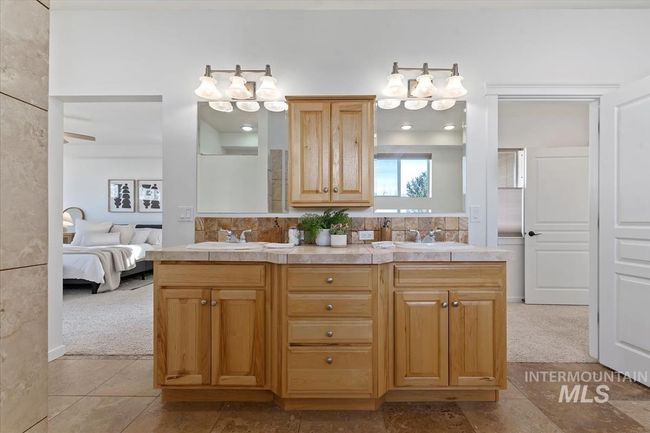 Ensuite bathroom with double vanity and tasteful backsplash | Image 31
