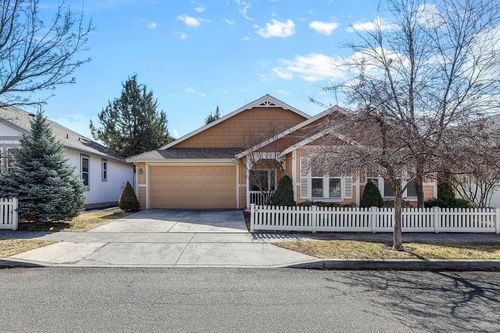 2574 Ne Robinson St, Bend, OR, 97701-6525 | Card Image