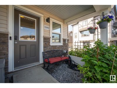 2092 Wonnacott Way Sw, Townhouse with 3 bedrooms, 3 bathrooms and 2 parking in Edmonton AB | Image 2