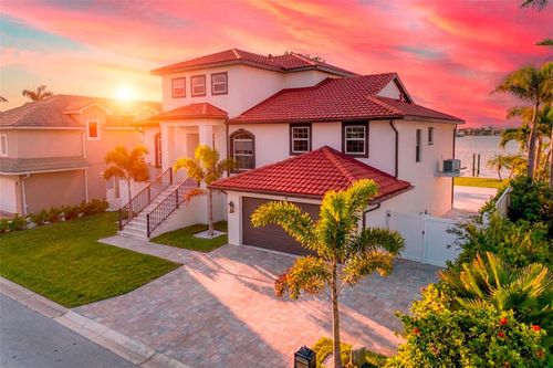 4 Paradise Ln, TREASURE ISLAND, FL, 33706-1129 | Card Image