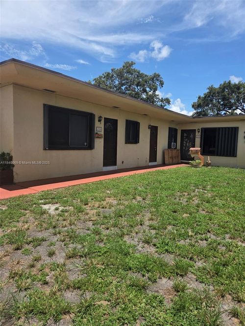 2-206 Sw 3rd St, Dania Beach, FL, 33004-3955 | Card Image