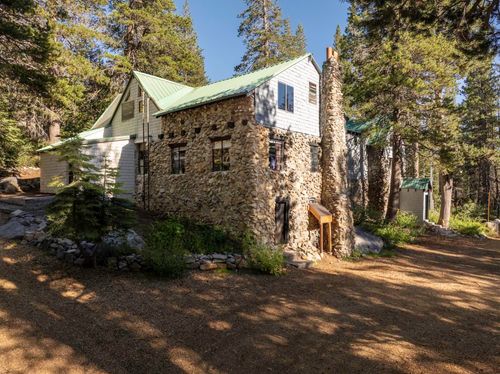 10111 Bunny Hill Rd, Soda Springs, CA, 95728 | Card Image