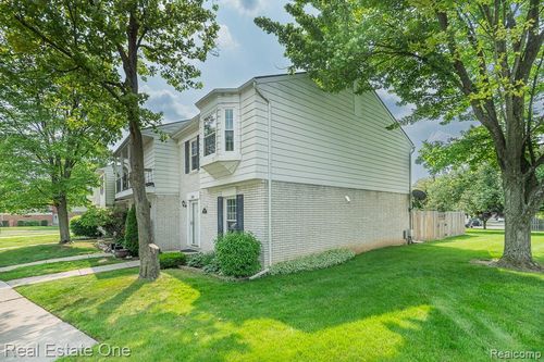 1-104 Manor Way, Rochester Hills, MI, 48309-2015 | Card Image