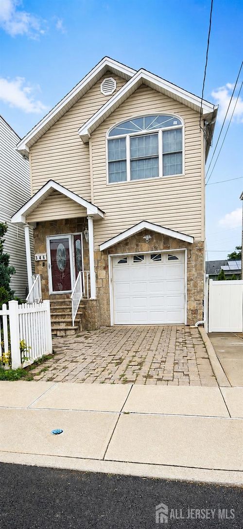 346 Thomas St, Perth Amboy, NJ, 08861-2019 | Card Image