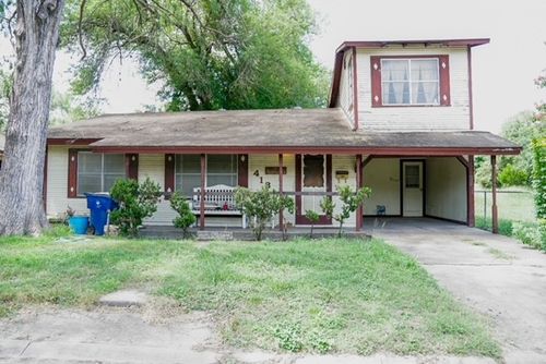 413 W Bennett St, Falfurrias, TX, 78355-4211 | Card Image