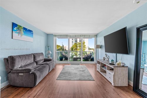 apt-308-1000 West Ave, Miami Beach, FL, 33139-4715 | Card Image