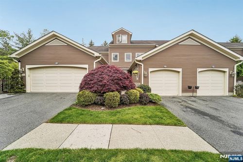 224 Westervelt Ln, Mahwah, NJ, 07430-3227 | Card Image