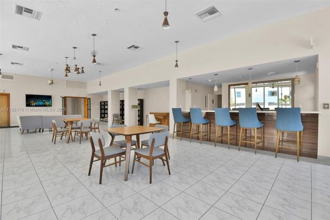 PHH - 9225 Collins Ave, Condo with 3 bedrooms, 3 bathrooms and null parking in Surfside FL | Image 63