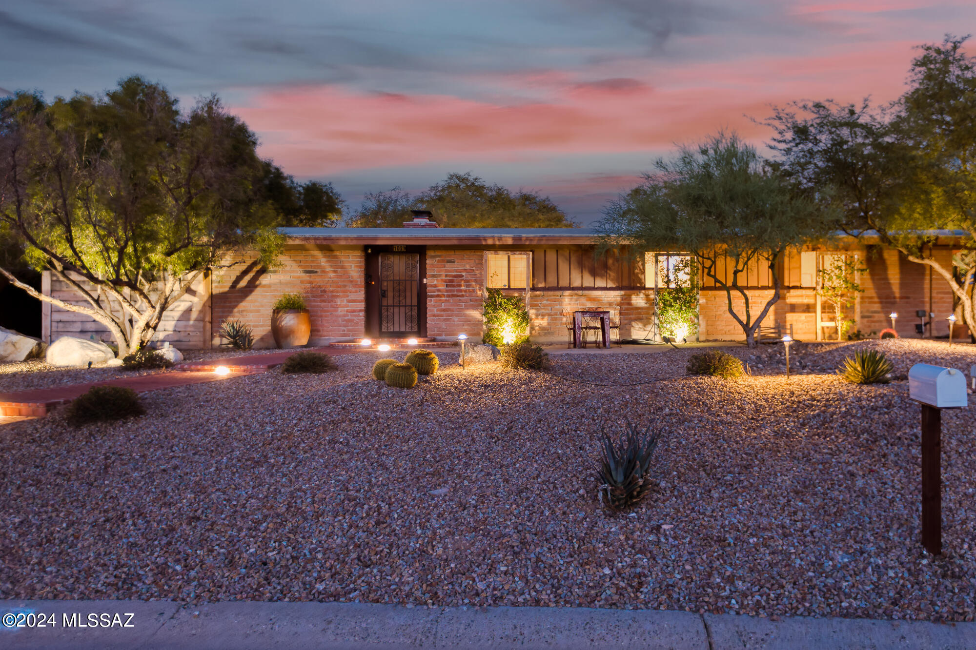 Avenida DE San Ramon , Tucson, AZ 85710