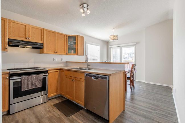 215 Heritage Court W, Home with 4 bedrooms, 2 bathrooms and 2 parking in Lethbridge AB | Image 10