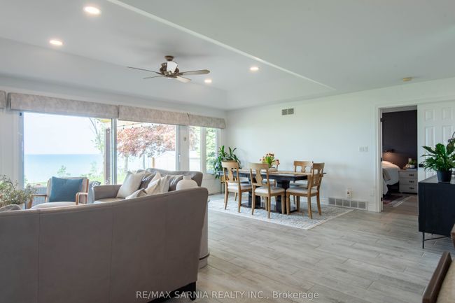 4062 Bluepoint Dr, House other with 3 bedrooms, 3 bathrooms and 4 parking in Town Of Plympton Wyoming ON | Image 15