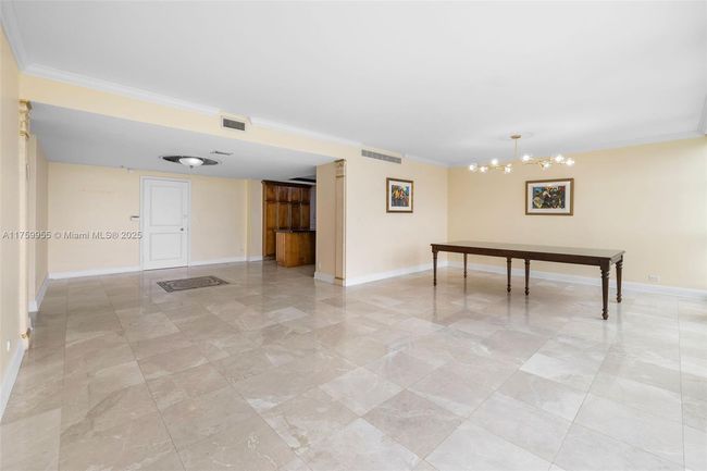 APT-6M - 5055 Collins Ave, Condo with 2 bedrooms, 3 bathrooms and null parking in Miami Beach FL | Image 6