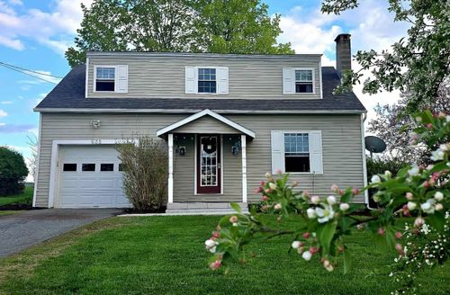 635 Elm St, Derby Line, VT, 05830-8885 | Card Image