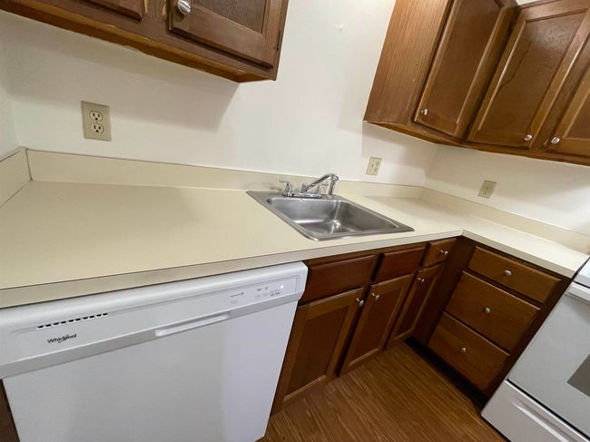 APT-22 - 11 Railroad Ave, Condo with 2 bedrooms, 1 bathrooms and null parking in Derry NH | Image 11