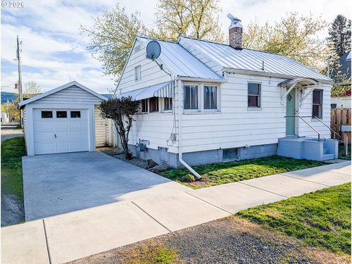 804 Jefferson Ave, La Grande, OR, 97850-2206 | Card Image