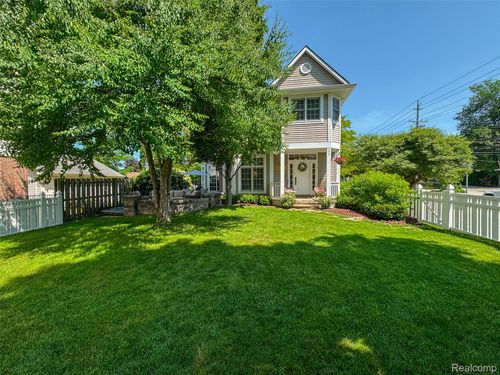 302 Drace St, Rochester, MI, 48307-1411 | Card Image
