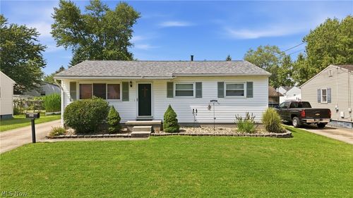 664 Burdie Dr, Hubbard, OH, 44425-1201 | Card Image