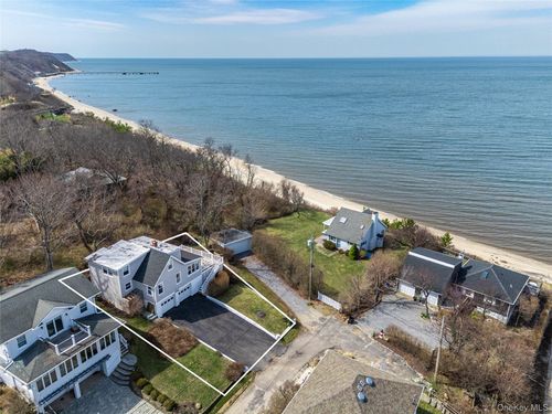 31 W Fairview Ave, Riverhead, NY, 11901-5307 | Card Image