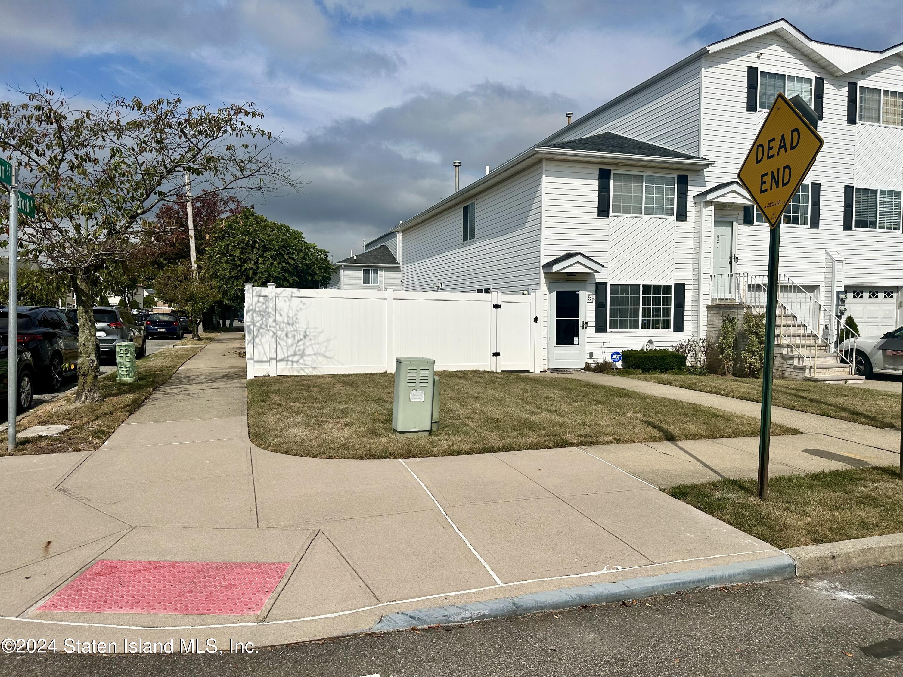 Medina St, Staten Island, NY 10306