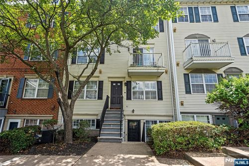 98 Vaughan Dr, Newark, NJ, 07103-3468 | Card Image