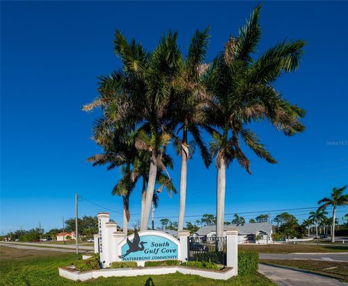 8281 Dimstead St, PORT CHARLOTTE, FL, 33981-4166 | Card Image