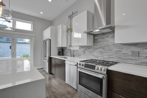 231 Des Plaines Ave, Forest Park, IL, 60130-2580 | Card Image