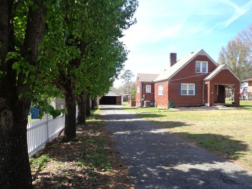 181 Washington Ave, Camden, TN, 38320-1141 | Card Image