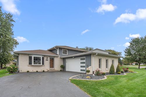 4204 Glen Oaks Dr, Crown Point, IN, 46307 | Card Image