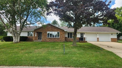 411 Westwood Ave, Strawberry Point, IA, 52076-9415 | Card Image