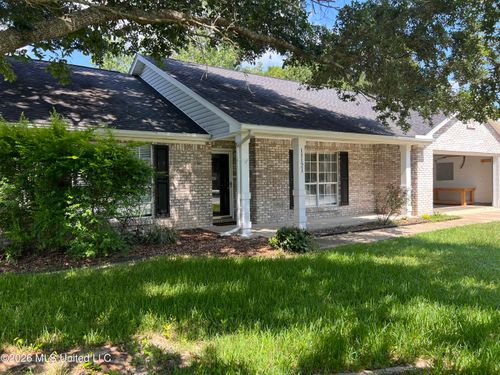 11121 Bayview Ln, Biloxi, MS, 39532-8009 | Card Image