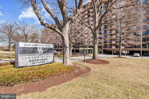 apt-512-1300 Army Navy Dr, ARLINGTON, VA, 22202-2007 | Card Image