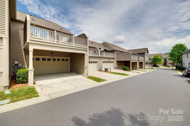 6842 Berewick Commons Pkwy, Townhouse with 3 bedrooms, 3 bathrooms and null parking in Charlotte NC | Image 29