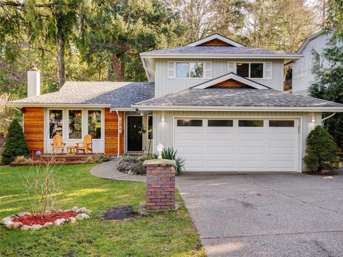 6740 Amwell Dr, Brentwood Bay, BC, V8M1A4 | Card Image