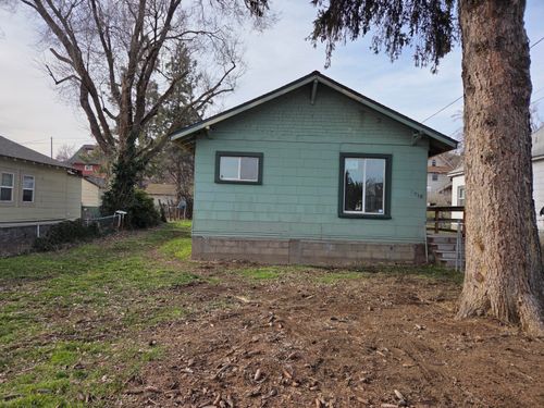 718 N 10th St, Klamath Falls, OR, 97601-2826 | Card Image