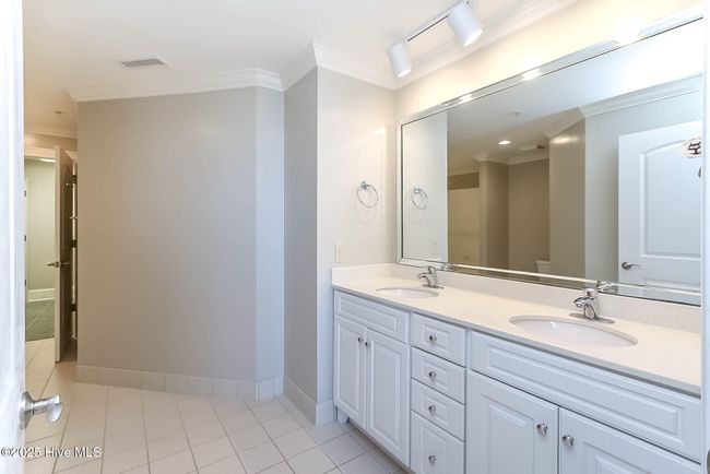 UNIT-402 - 4425 Arendell St, Condo with 3 bedrooms, 3 bathrooms and null parking in Morehead City NC | Image 28