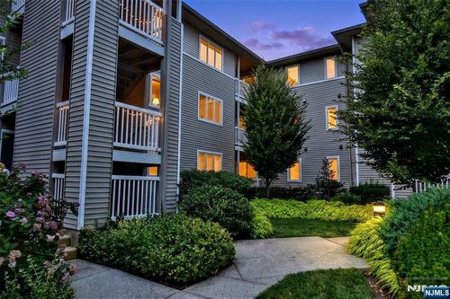 125 Orchard Park, Allendale, NJ, 07401-1749 | Card Image