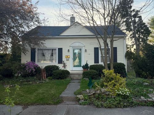 305 Cornell St, Bay City, MI, 48708-6920 | Card Image